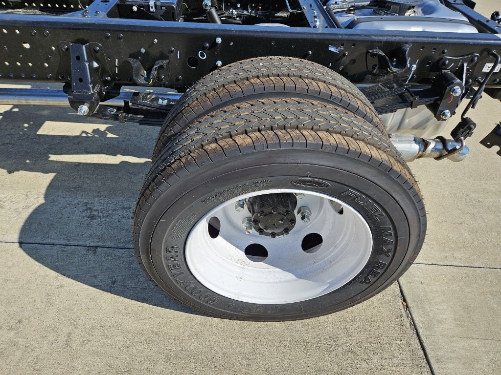 2025 Chevrolet Low Cab Forward 4500 Base