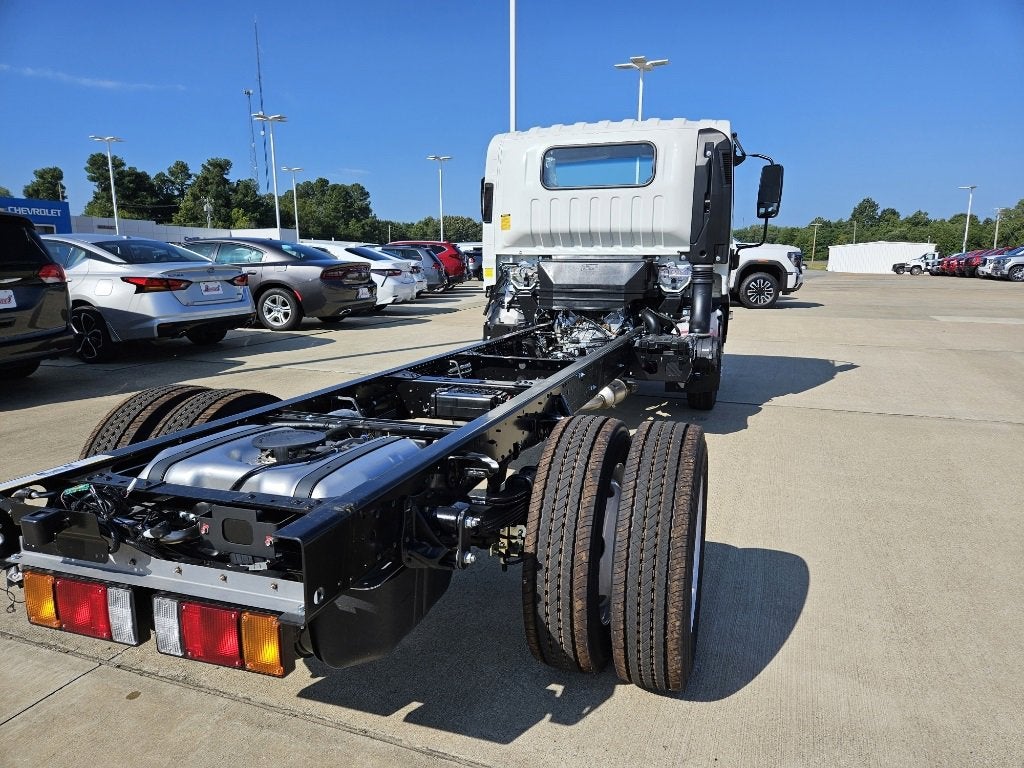 2025 Chevrolet Low Cab Forward 4500 Base
